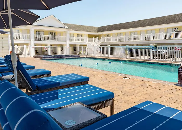 The Beach Club On Madison Avenue (Adults Only)
